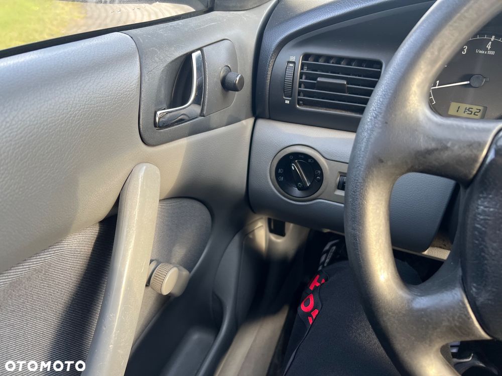 Skoda Octavia 1.6 GLX - 10