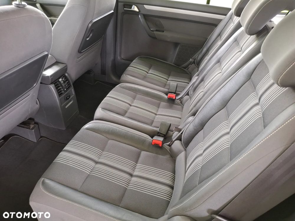 Volkswagen Touran - 16