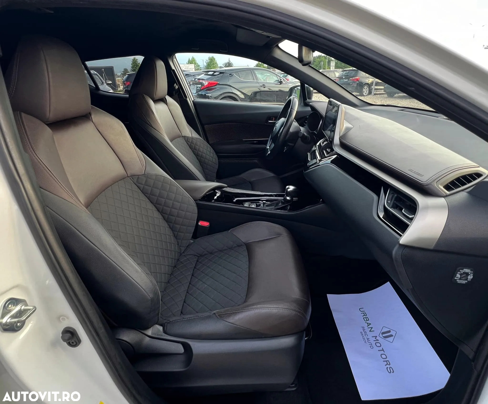 Toyota C-HR Hybrid Lounge - 18