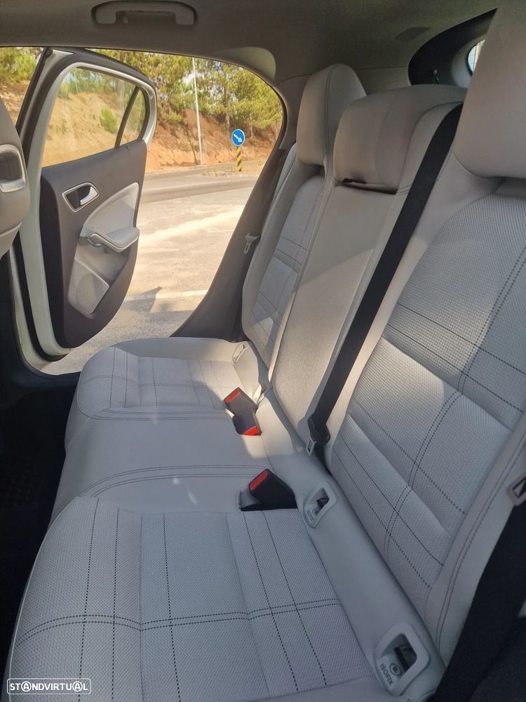 Mercedes-Benz GLA 220 d Urban - 18