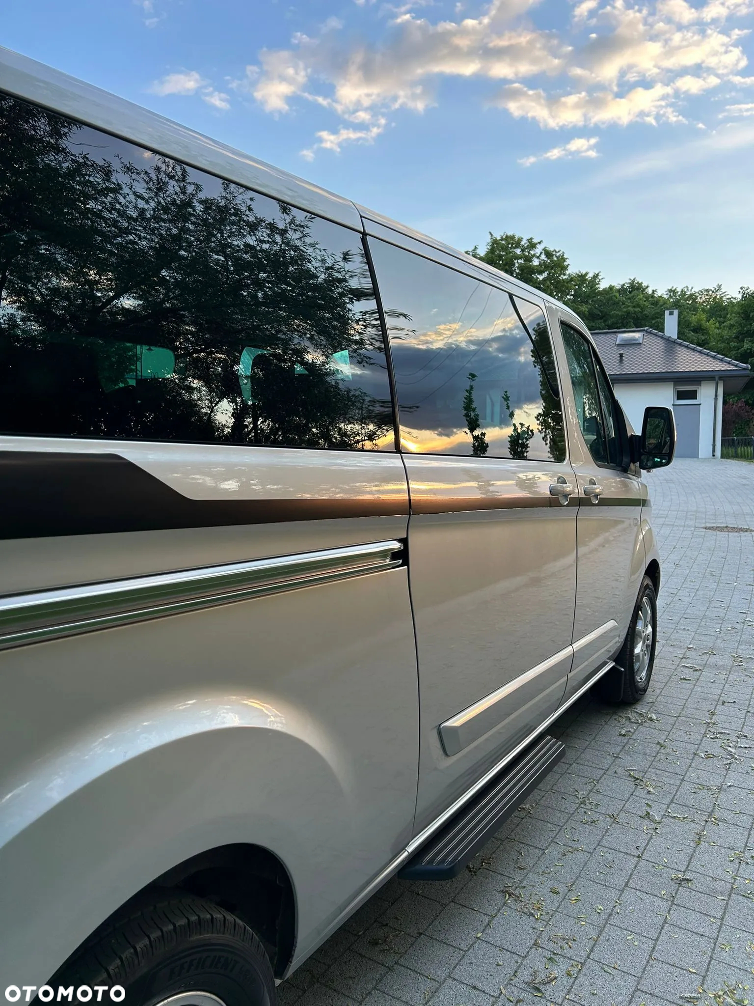 Ford Tourneo Custom - 12