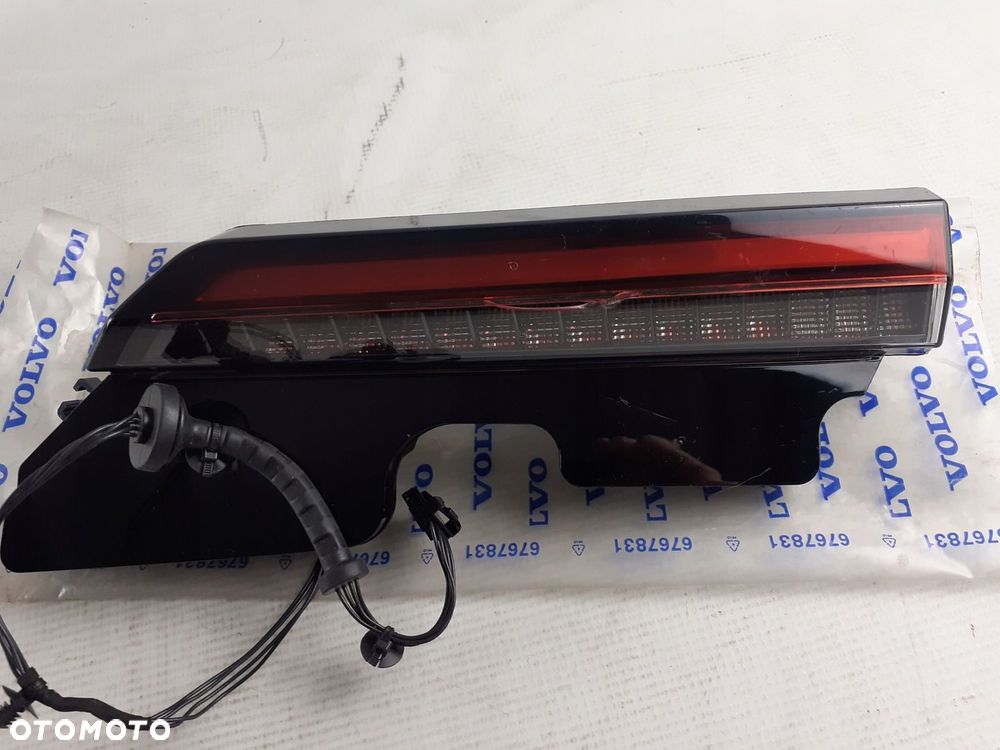 Lampa tylna lewa Volvo C40 w klapę 2021r. EUROPA. - 4