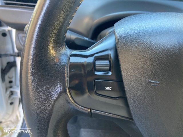 Peugeot 208 1.6 BlueHDi Style - 13