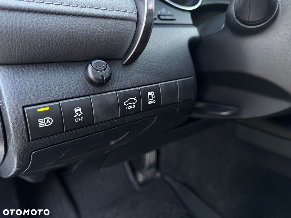 Toyota Camry 2.5 Hybrid Comfort CVT - 27