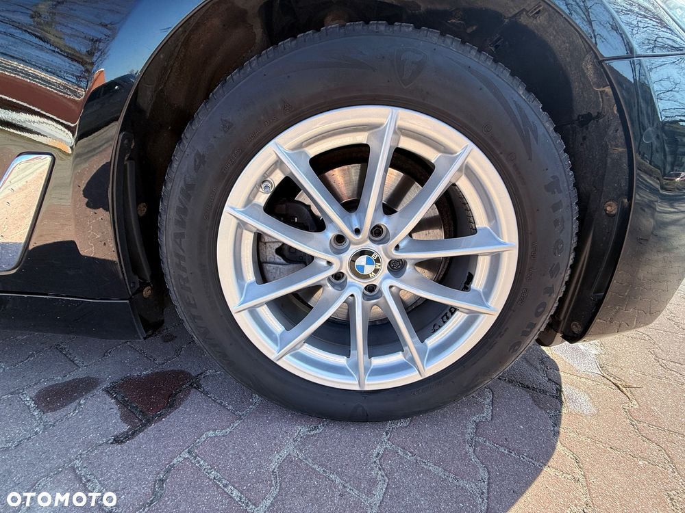 BMW Seria 5 518d - 19