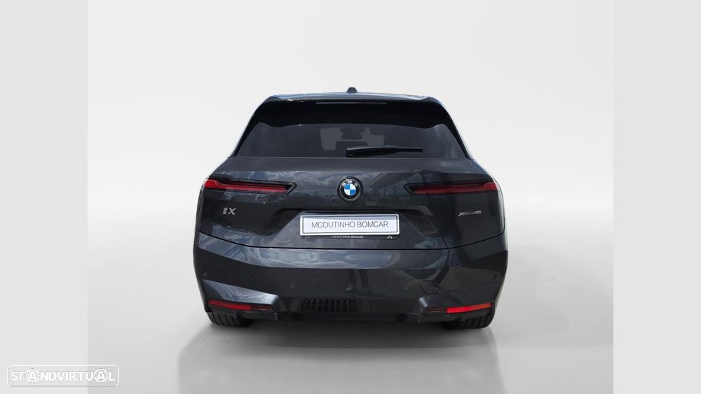 BMW ix xDrive 45 - 8
