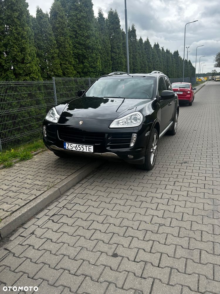 Porsche Cayenne - 1