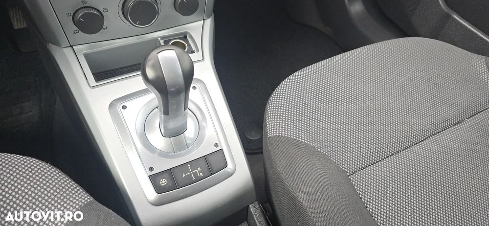 Opel Astra 1.6 Caravan - 19