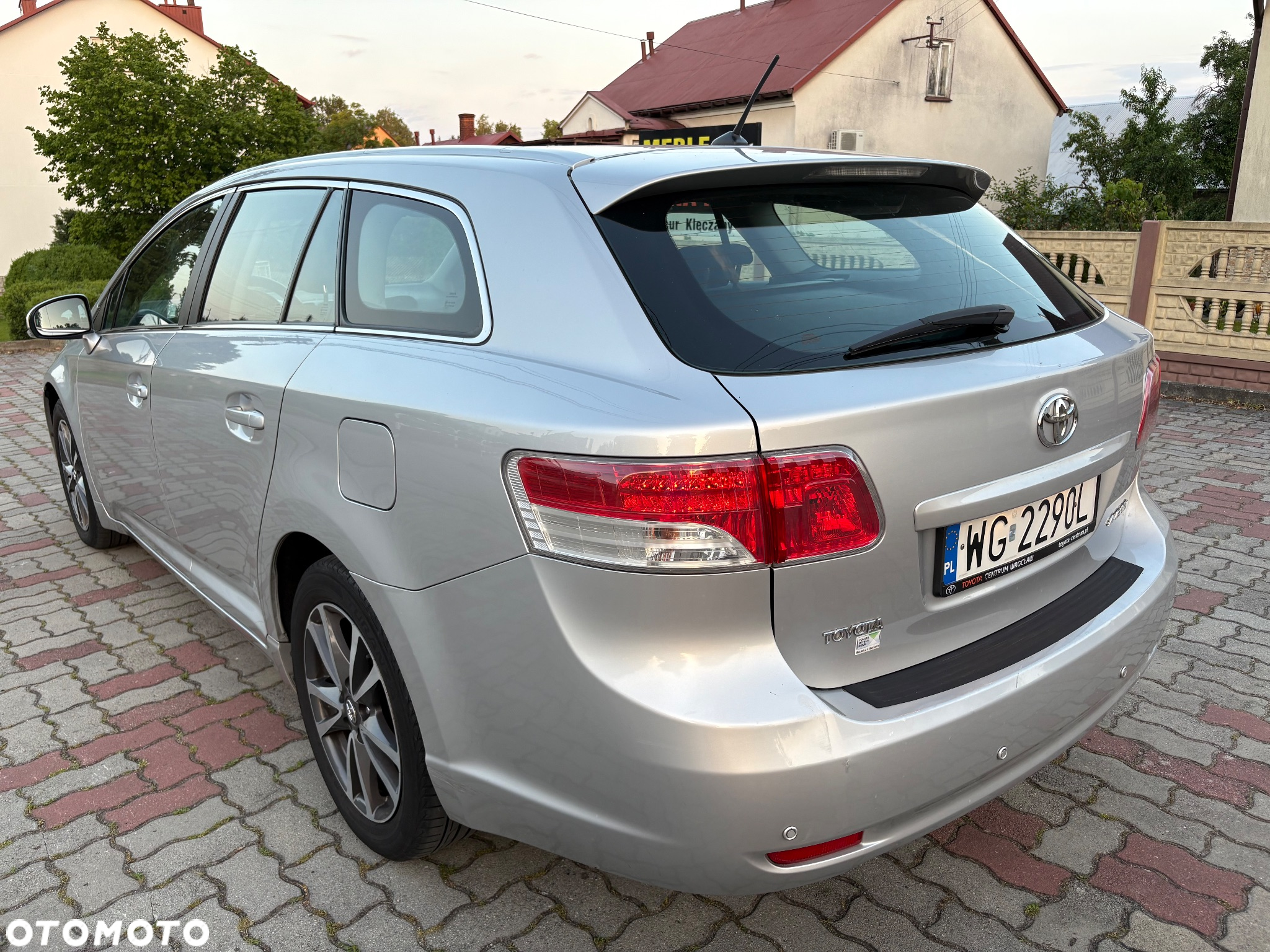 Toyota Avensis 2.0 D-4D Premium - 21