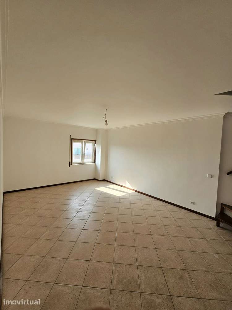 Arrendamento de apartamento T4 na Rua Marinha Andril, 2 - Grande imagem: 4/14