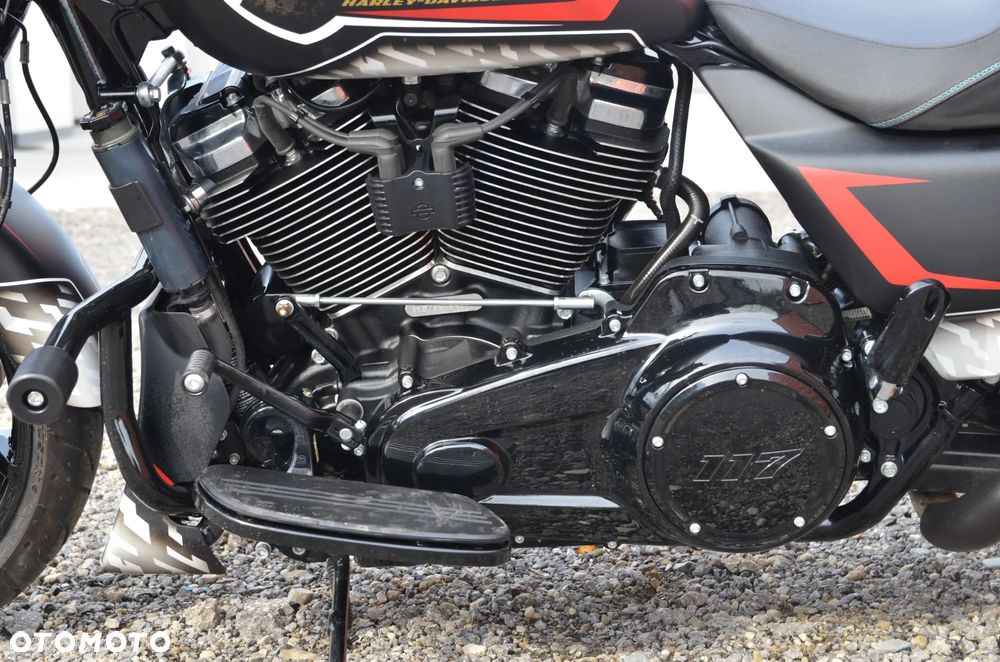 Harley-Davidson Touring Street Glide - 30