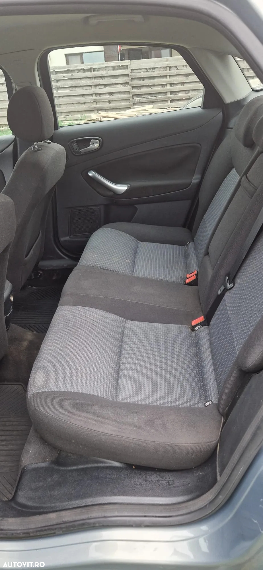 Ford Mondeo 2.0 PFi Ghia - 9
