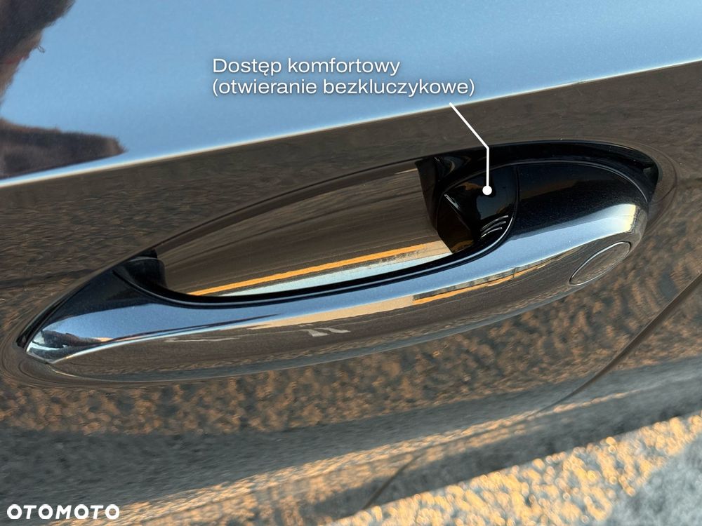 BMW Seria 3 318i Touring M Sport - 12