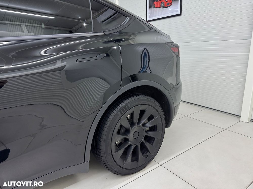 Tesla Model Y Long Range Dual Motor AWD - 11