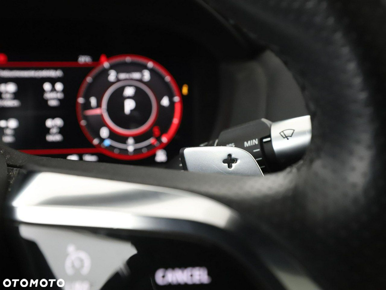 Jaguar XE 2.0 D180 AWD R-Dynamic SE - 32