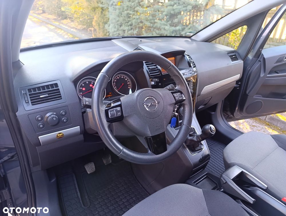 Opel Zafira 1.8 Cosmo - 4