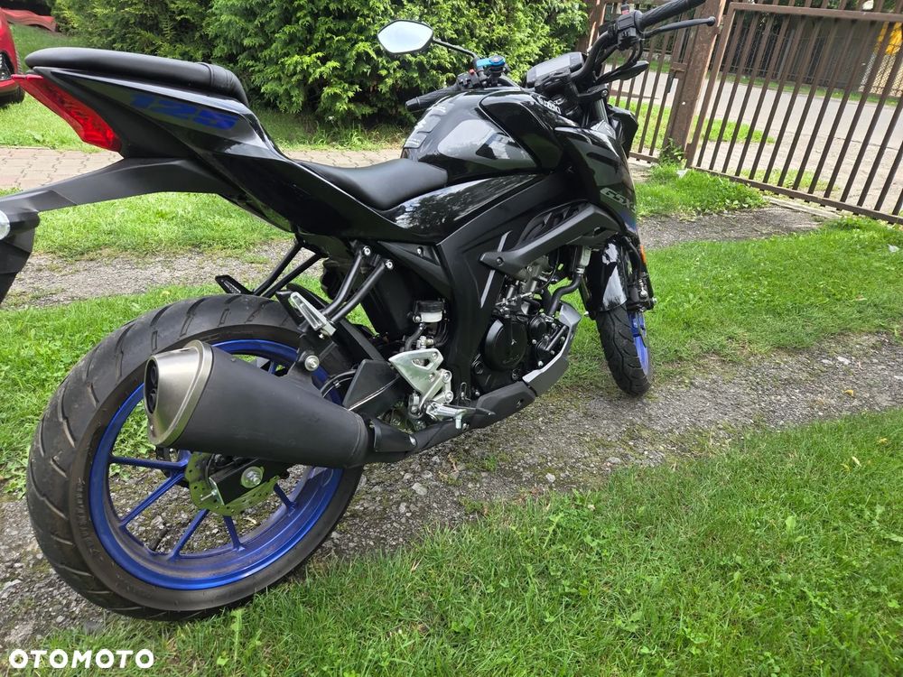Suzuki GSR - 3