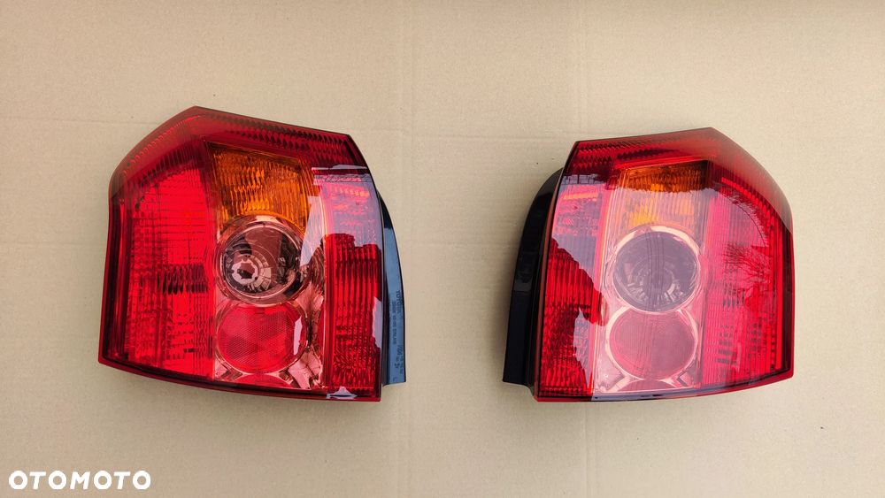 Toyota Corolla E12 Lift HB 04-07 Lampa Tylna L+R Nowe Oryginał - 1