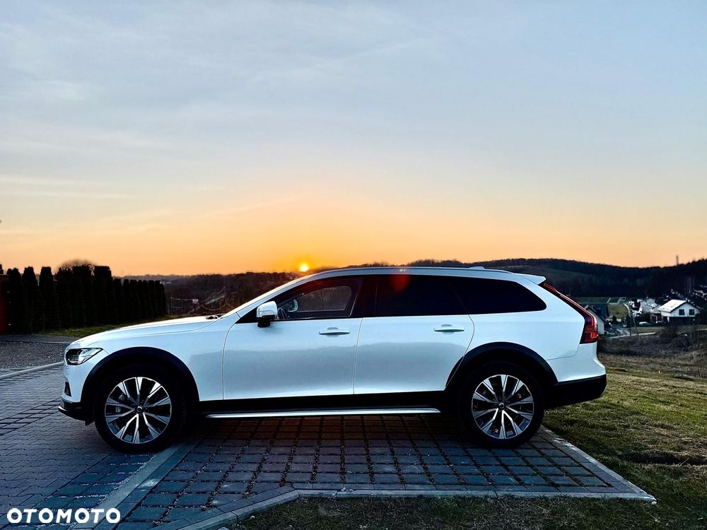Volvo V90 Cross Country - 12