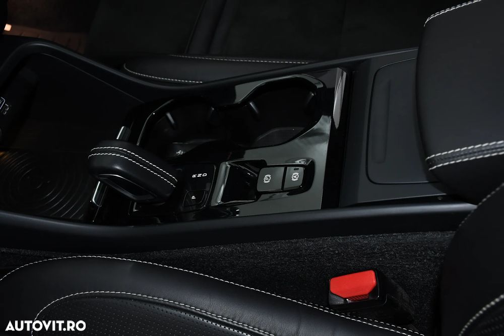 Volvo XC 40 D4 AWD Geartronic R-Design - 21