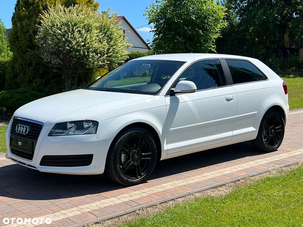 Audi A3 3-drzwiowe 1.6 Attraction - 10