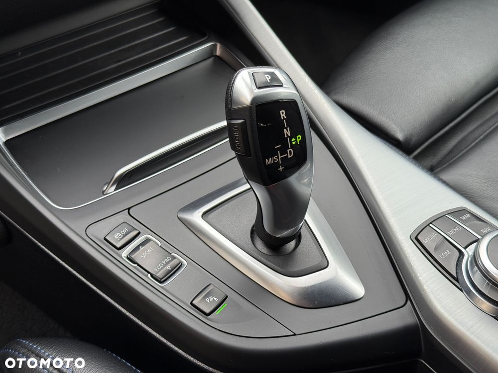 BMW Seria 1 118i M Sport - 36