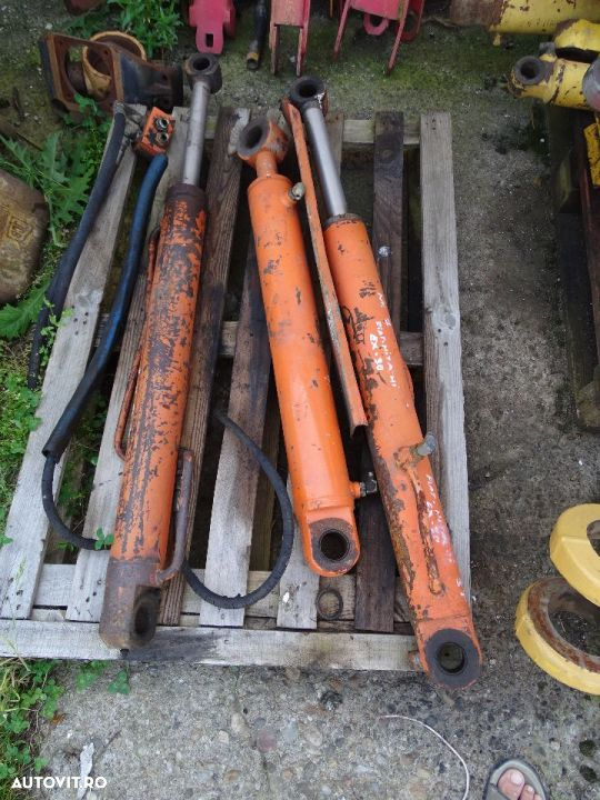 Cilindrii pentru miniexcavatoare CAT , Komatsu, JCB , Volvo, etc. - 2