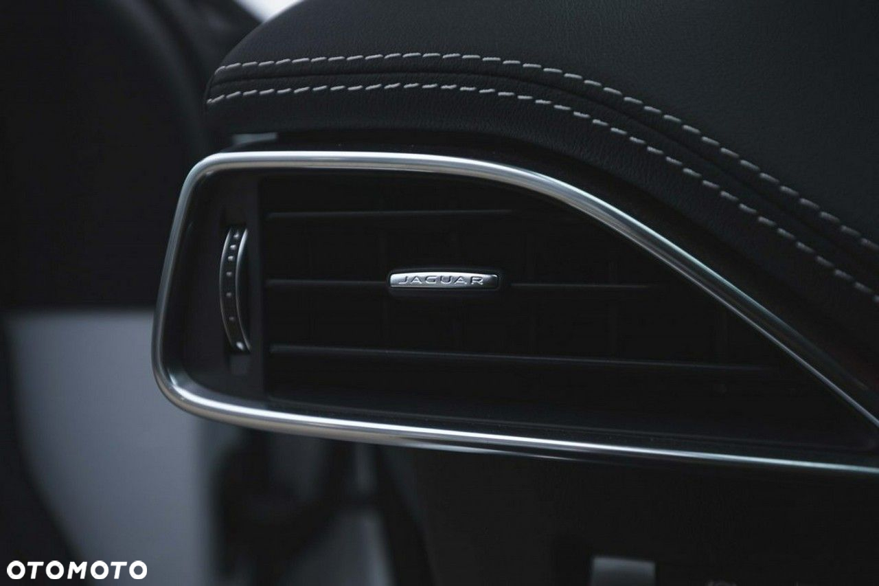 Jaguar XE - 29