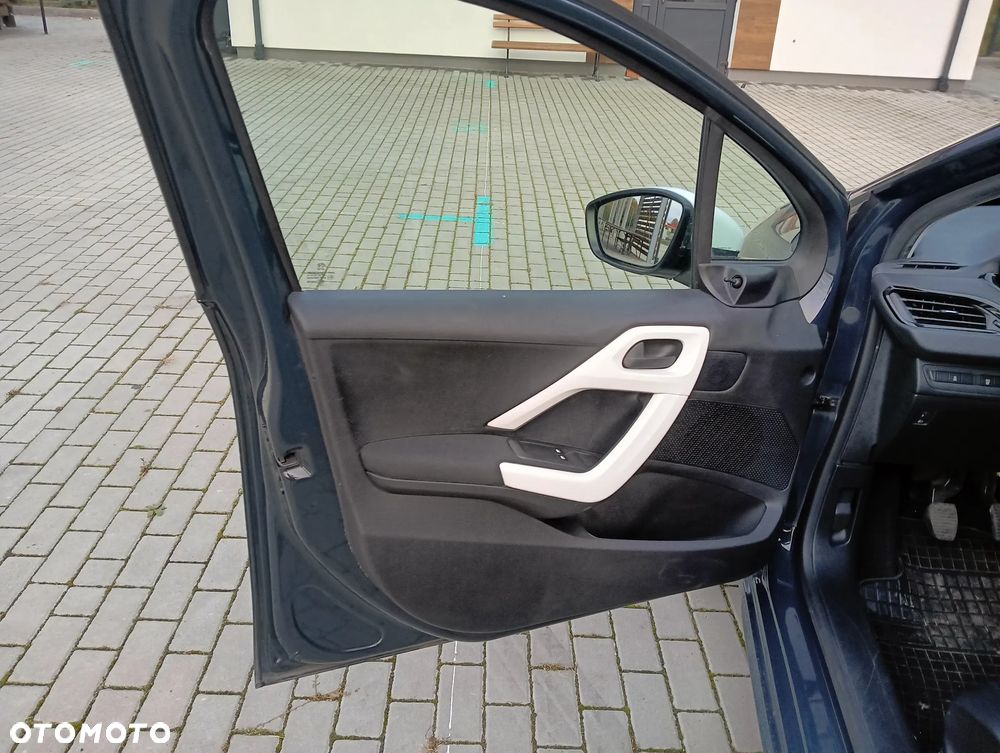 Peugeot 208 - 12