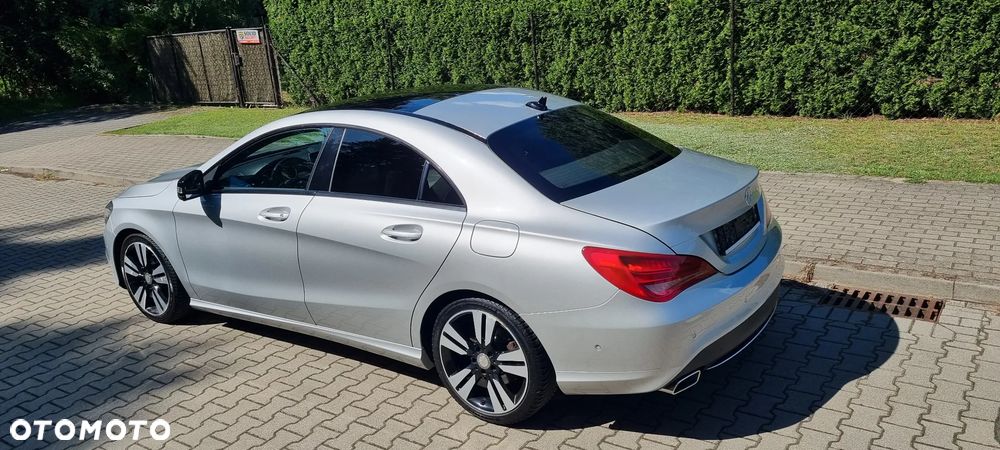 Mercedes-Benz CLA 200 7G-DCT Urban - 12