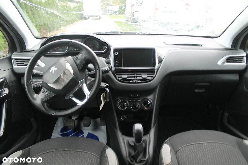Peugeot 208 - 11