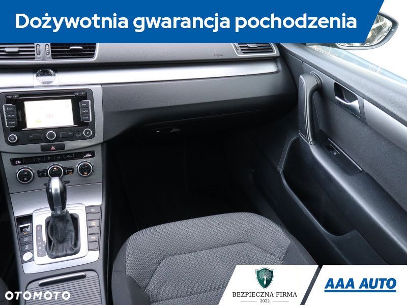 Volkswagen Passat - 9