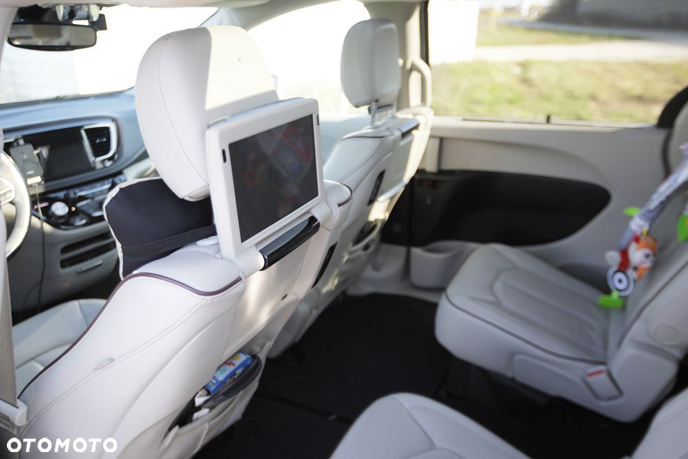 Chrysler Pacifica - 1