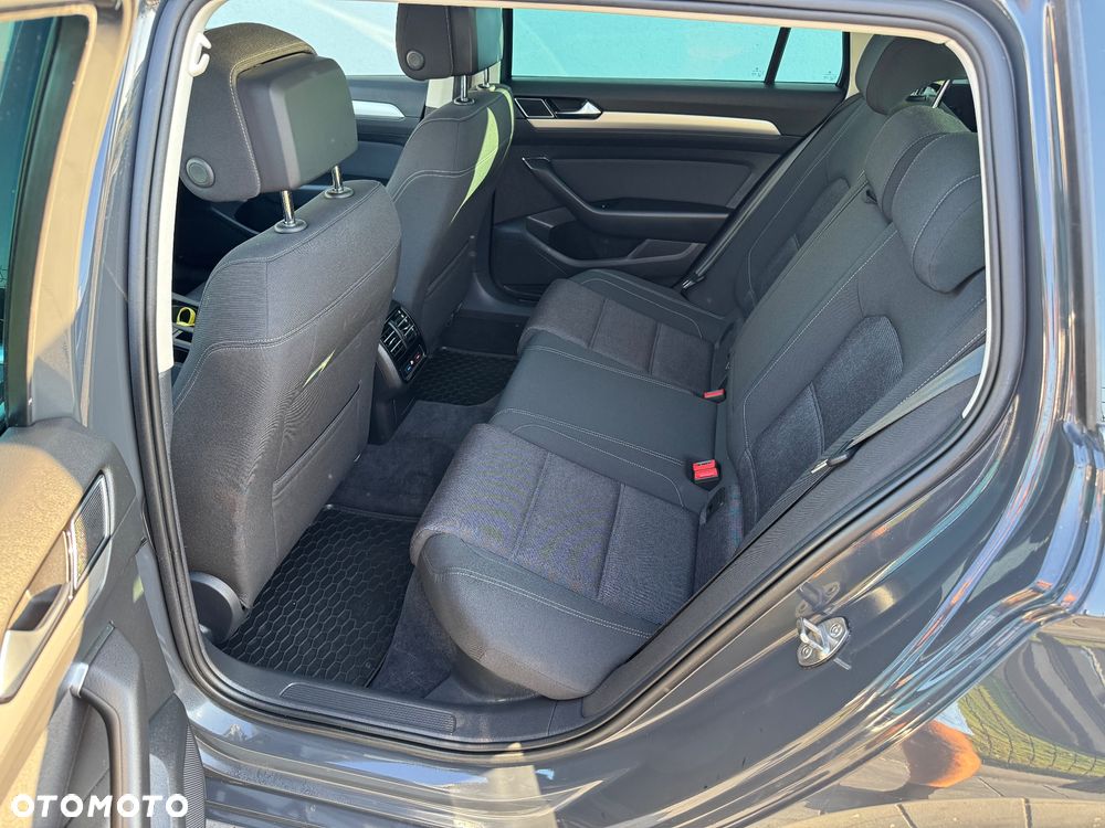 Volkswagen Passat Variant 2.0 TDI SCR DSG 4Motion Elegance - 25
