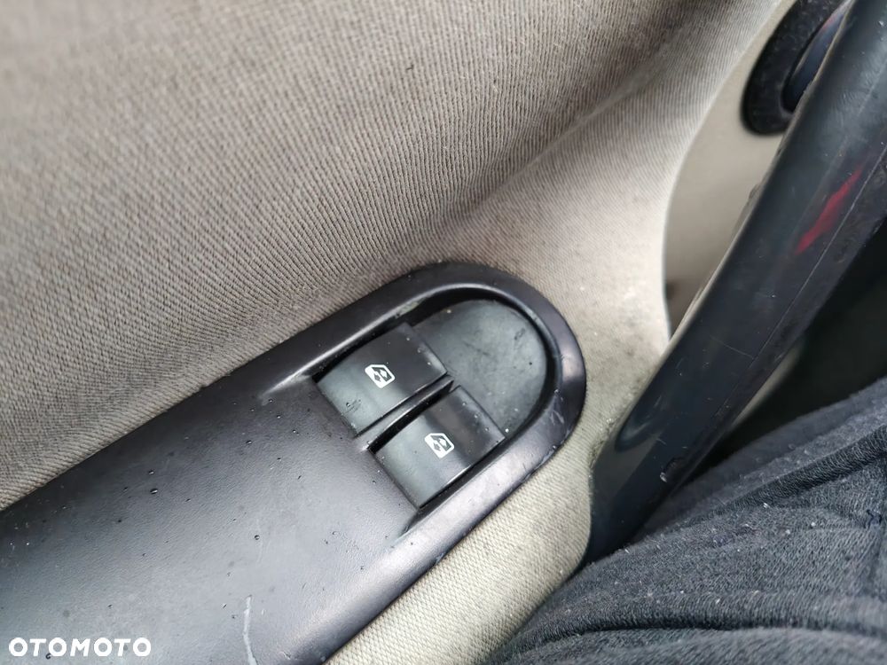 Renault Scenic 1.6 16V Confort Privilege - 21