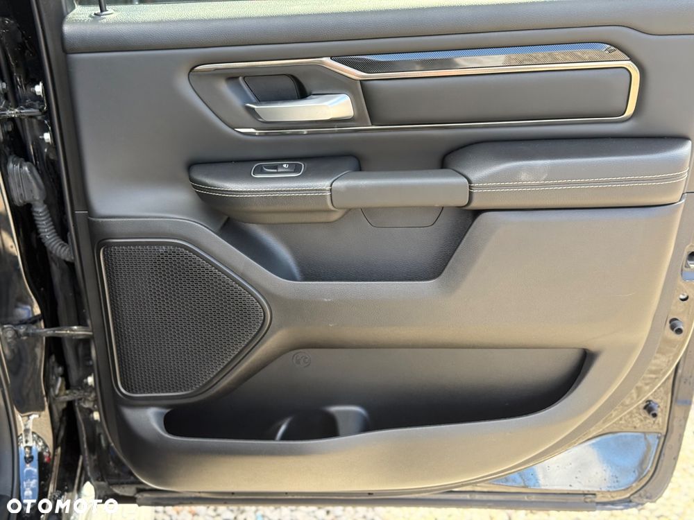 RAM 1500 Crew Cab Sport - 32