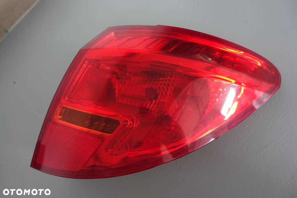 LAMPA PRAWY TYŁ MERIVA B 11r. - 3