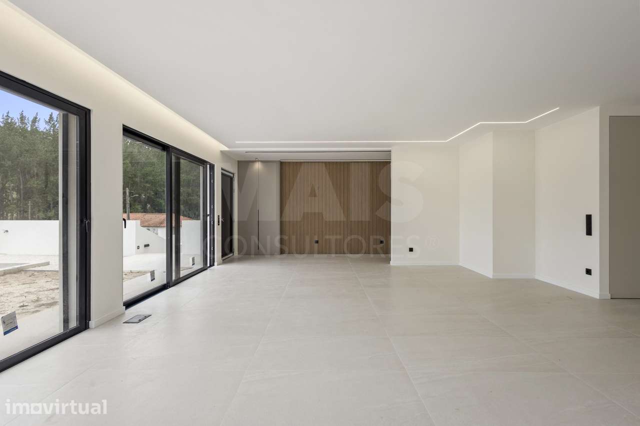 Moradia T3+1 NOVA com piscina em terreno de 2098m2 - Grande imagem: 4/32