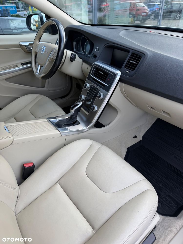 Volvo V60 T3 Geartronic Momentum - 18