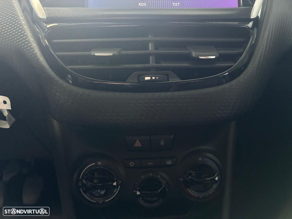 Peugeot 208 1.2 PureTech Style - 25