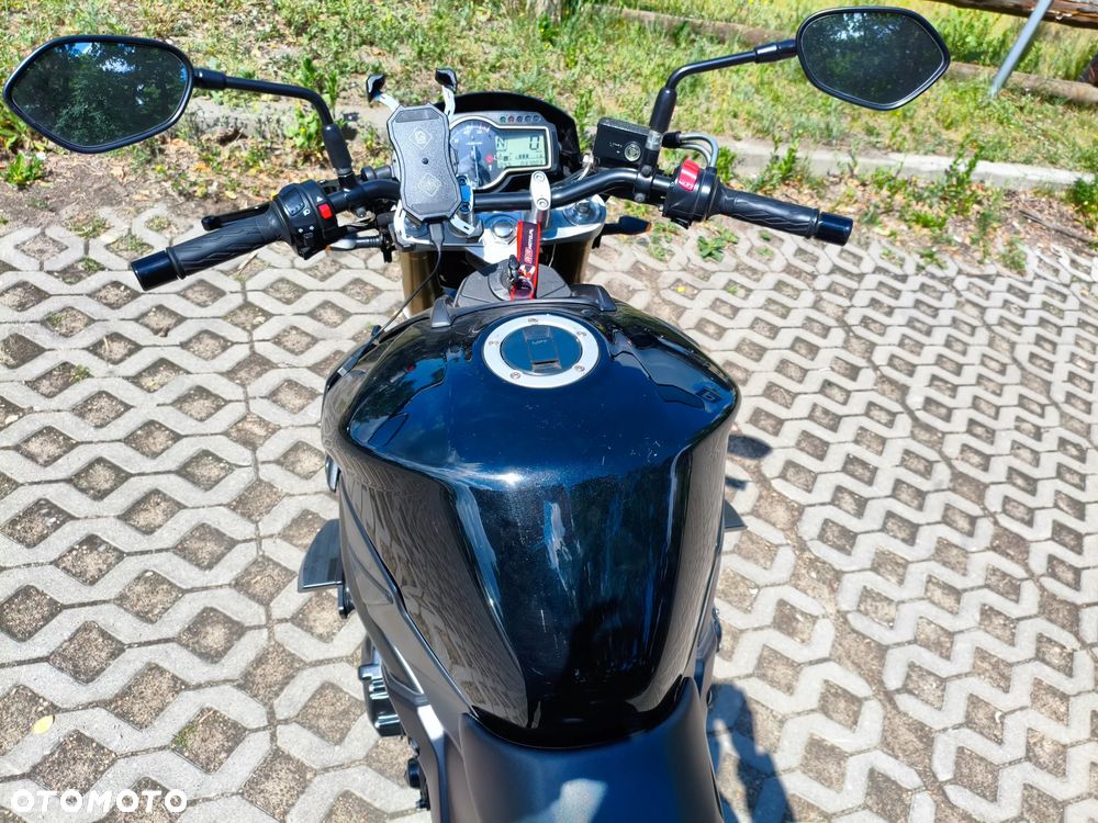 Suzuki GSR - 7