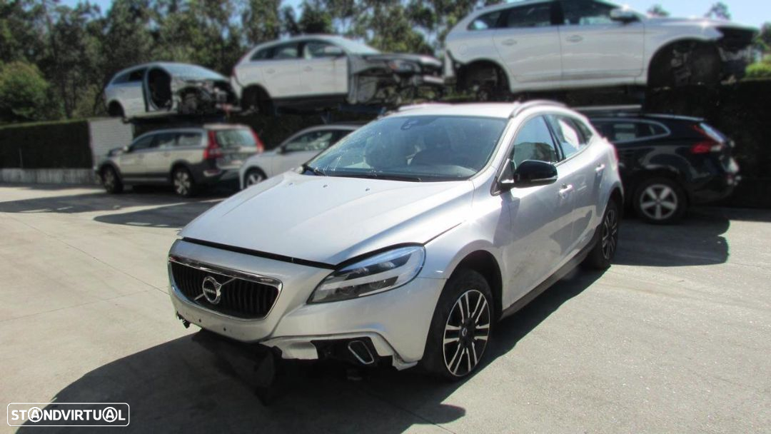 Volvo V40 2.0 D2 (120cv) de 2019 - Peças Usadas (7092) - 2