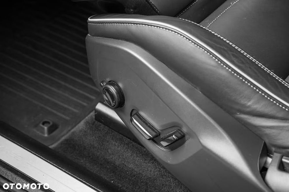 Volvo XC 60 T8 Plug-In Hybrid AWD R-Design - 8