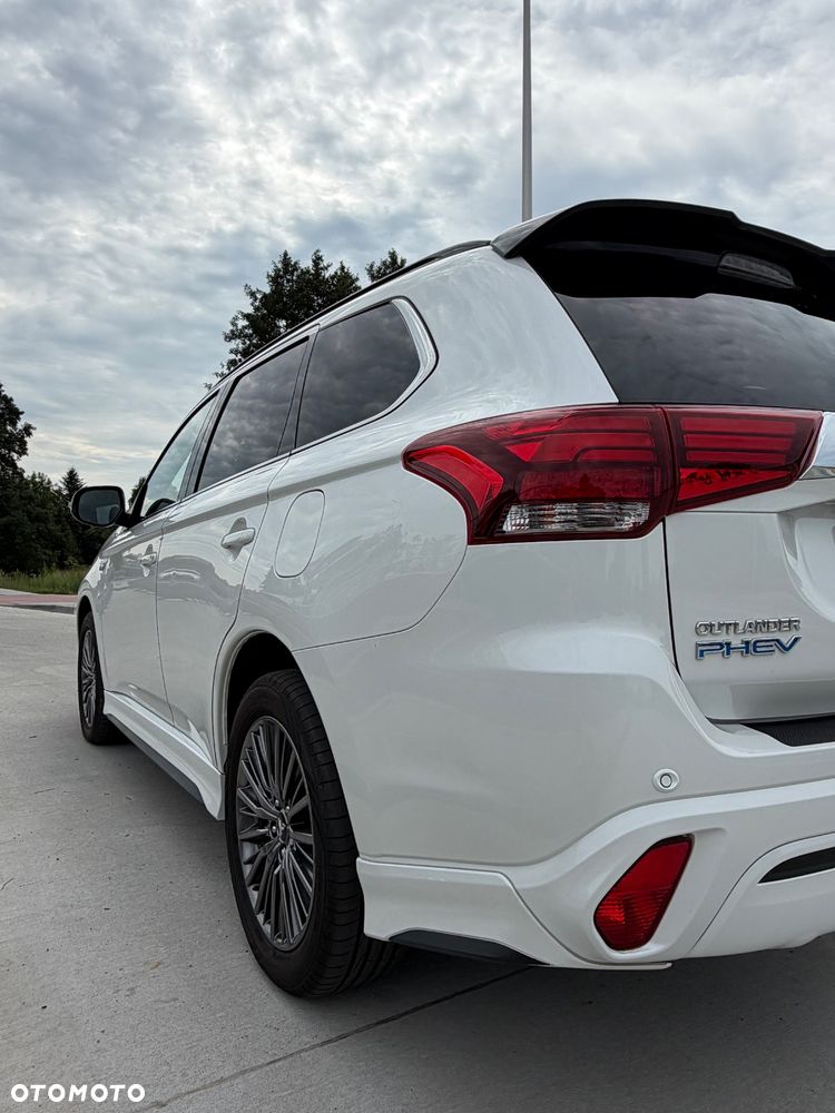 Mitsubishi Outlander - 3