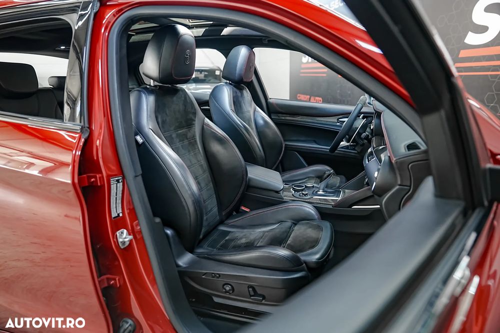Alfa Romeo Stelvio - 8