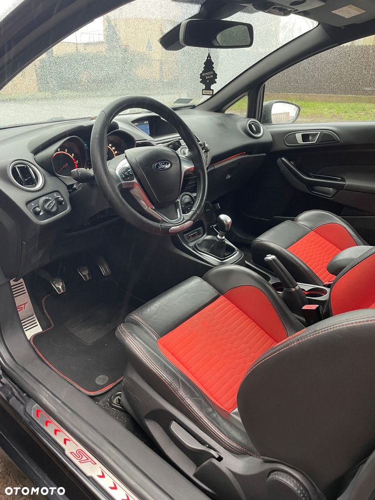 Ford Fiesta 1.6 EcoBoost ST - 12