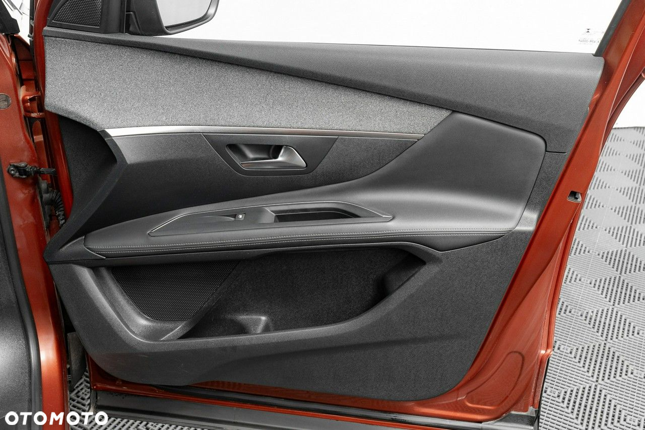 Peugeot 3008 1.2 PureTech GPF Allure S&S EAT8 - 34