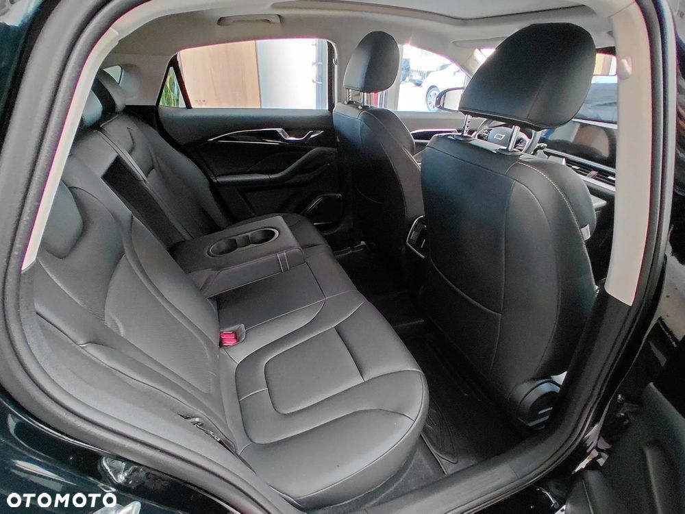 Bestune B70 2.0T Elegance - 10