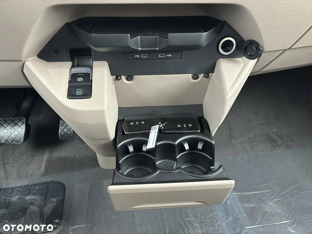 Volkswagen Multivan - 33