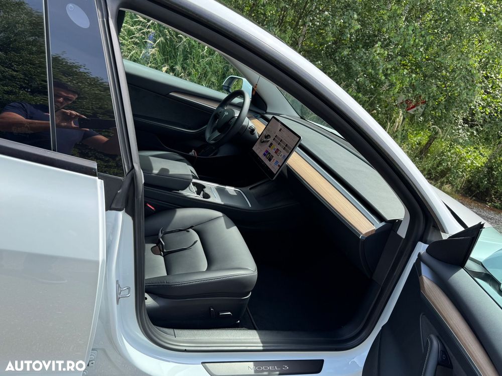 Tesla Model 3 - 10